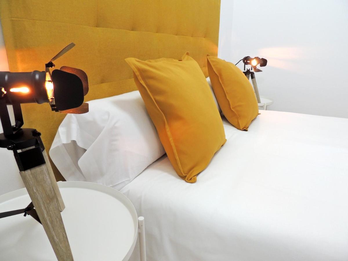 Casa Aurea-Apartamento Zona Antigua,Parking Y Wifi By Delabra Apartments オビエド エクステリア 写真